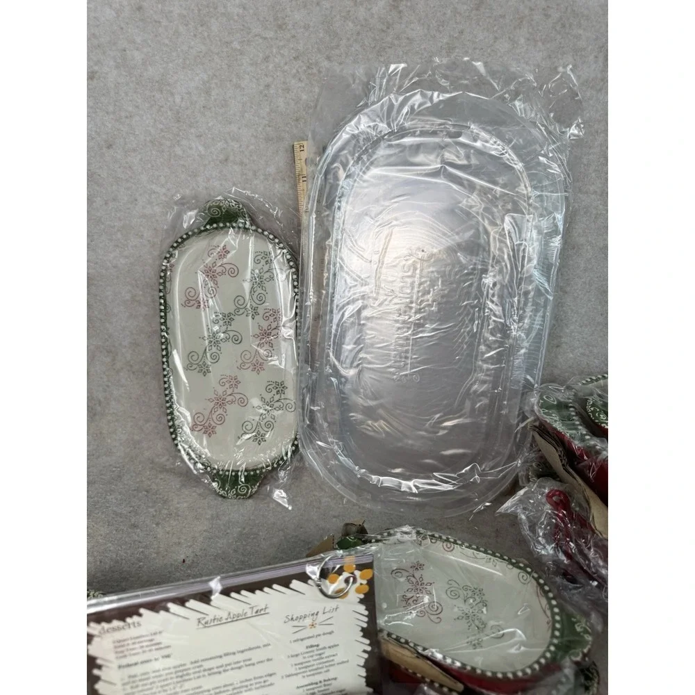 Snowflake‎ Temptation 24 Piece Baking Dish Set with Recipe Cards and Lids
